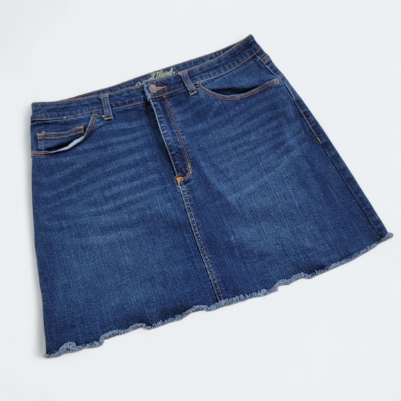 Universal Thread Denim Blue Skirt Size 14 Cut Off Jeans Frayed Hem Fringe - Picture 1 of 13